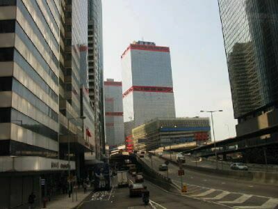 上環（Sheung Wan）：干諾道中（Connaught Road Central）のバスの中から